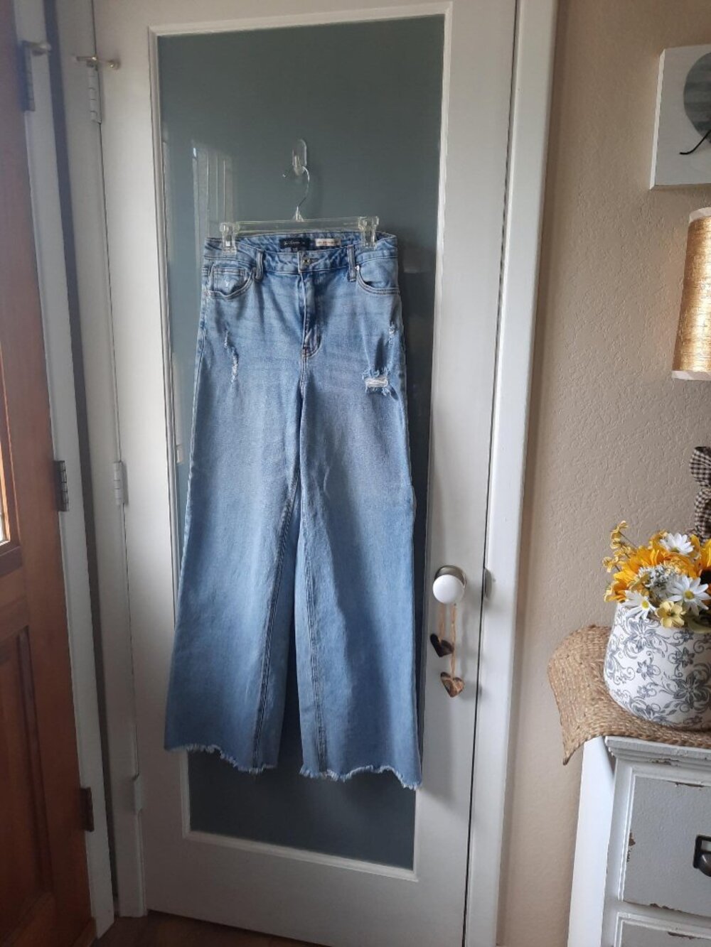 Super cute BCBG Size 9 High Rise Wide leg Jeans